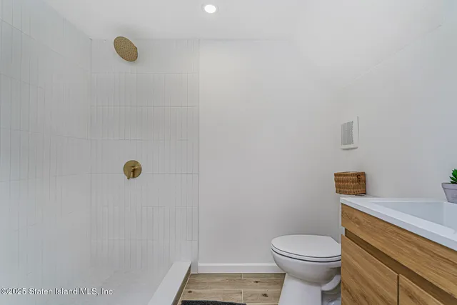 $698,888 | 494 Winant Avenue | Rossville