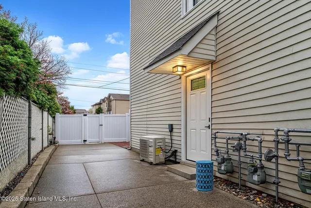 $698,888 | 494 Winant Avenue | Rossville