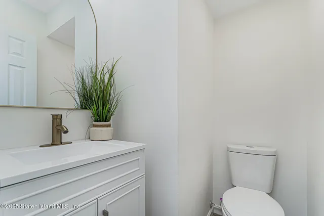 $698,888 | 494 Winant Avenue | Rossville