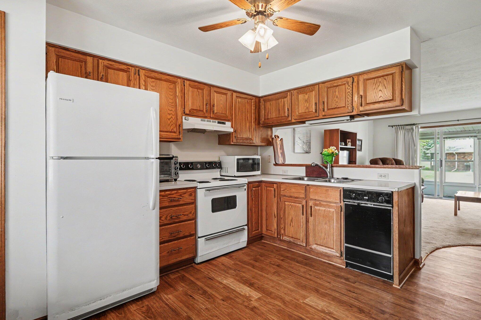 5168 Green Meadow Road, Unit 85 Kalamazoo, MI 49009 - Photo 2 of 15 004_file_2152