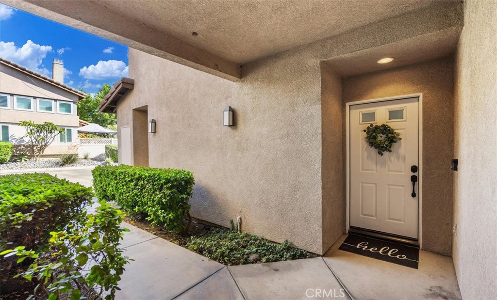 13077 Vía Salvia Riverside, CA 92503 - Photo 4 of 41