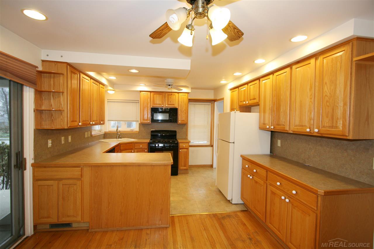 165 Maplefield Road Pleasant Ridge, MI 48069 - Photo 9 of 31