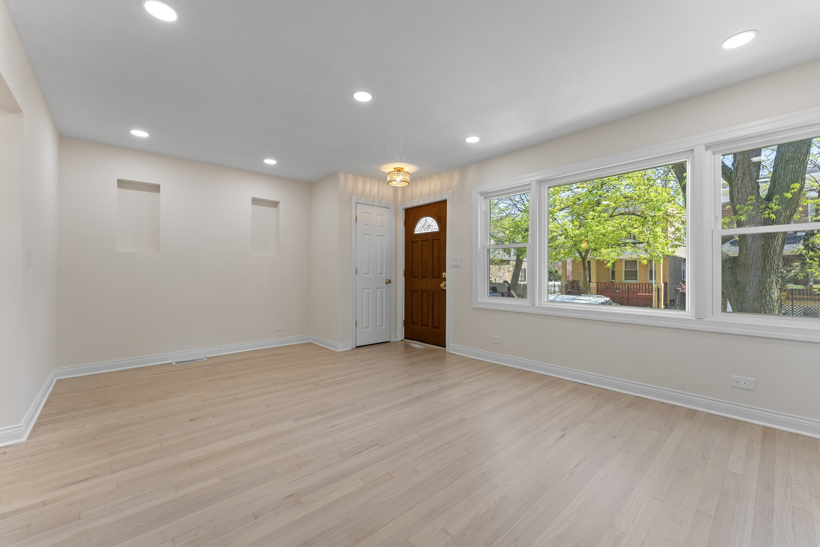 932 North Ridgeway Avenue Chicago, IL 60651 - Photo 6 of 34 Gallery Image 6