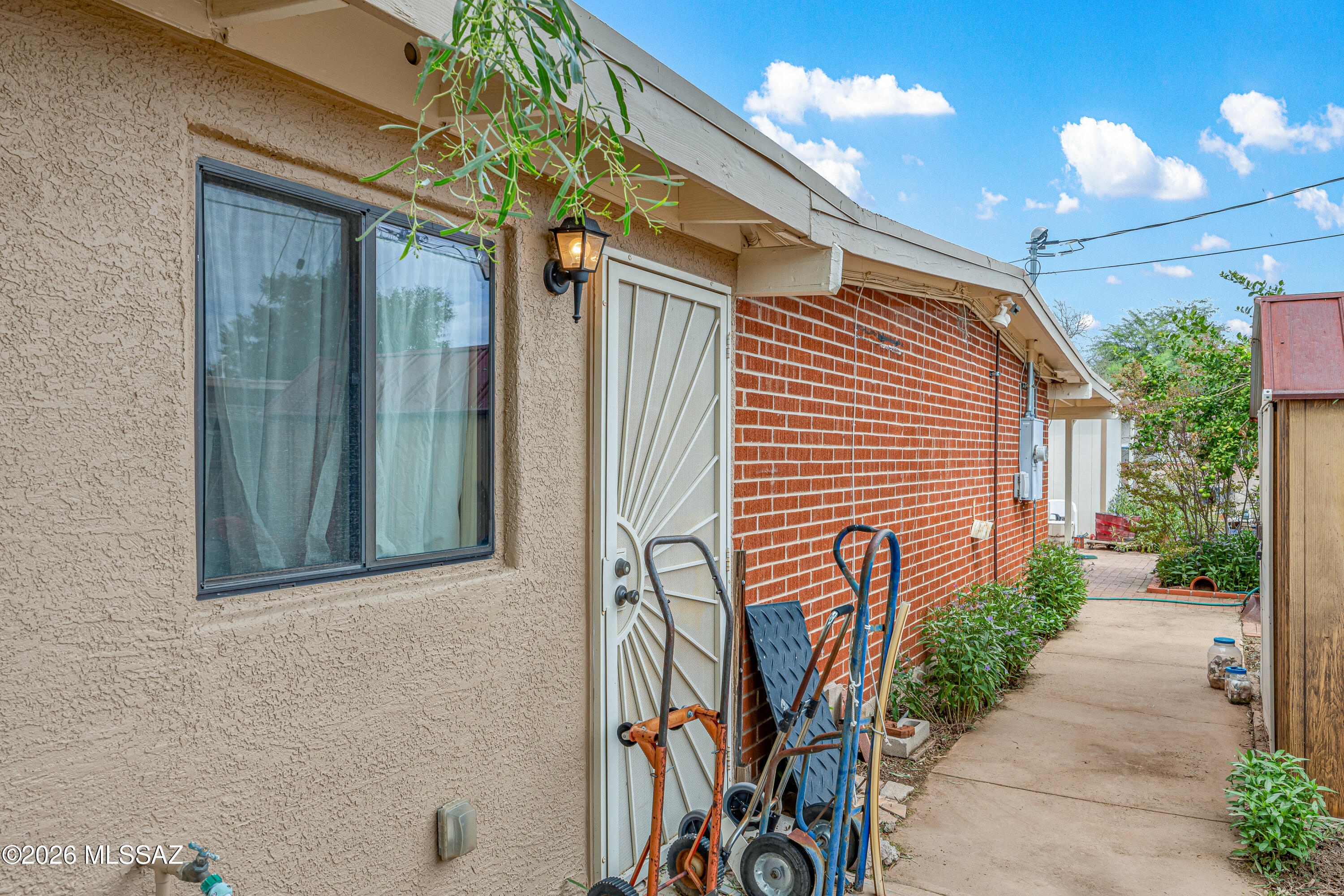 7324 East Random Ridge Drive Tucson, AZ 85710 - Photo 32 of 37 37-Entryway