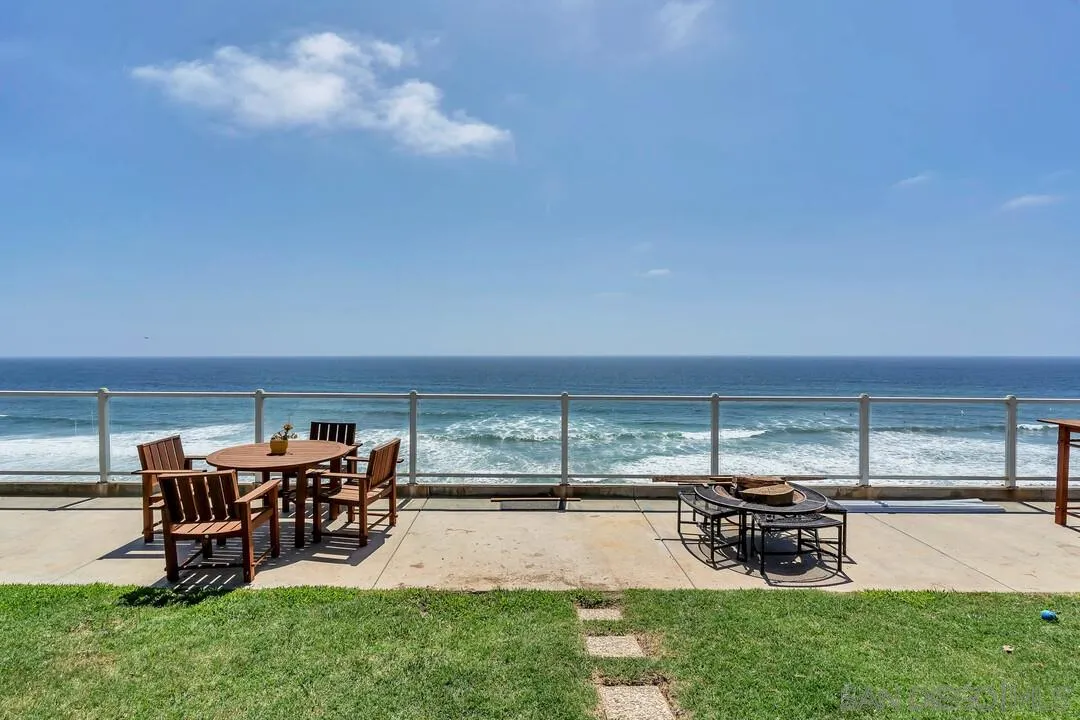 796 Neptune Avenue Encinitas, CA 92024 - Photo 3 of 49