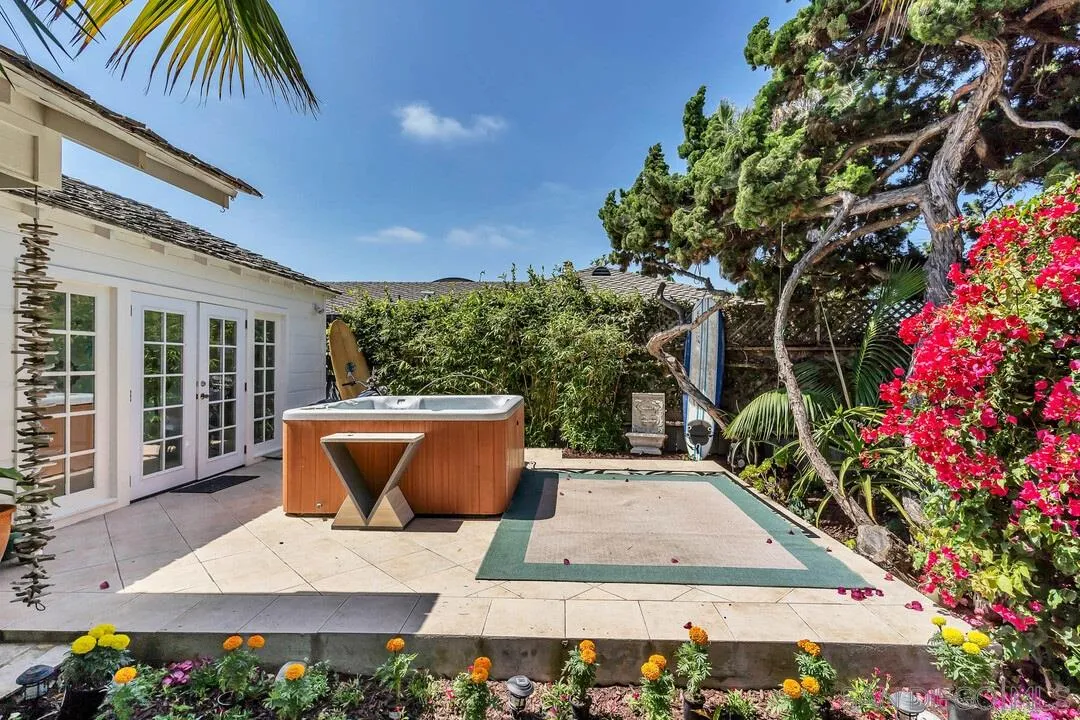 796 Neptune Avenue Encinitas, CA 92024 - Photo 5 of 49 front view of house with a yard