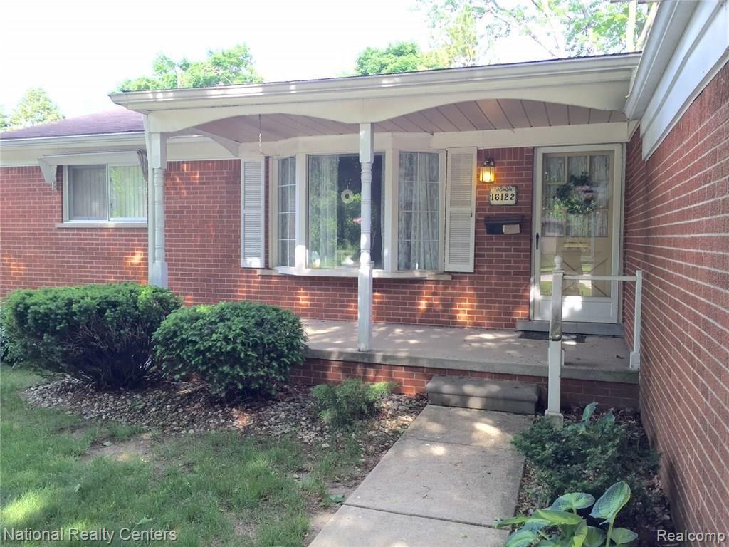 16122 Riverside Street Livonia, MI 48154 - Photo 2 of 16 Gallery Image 2