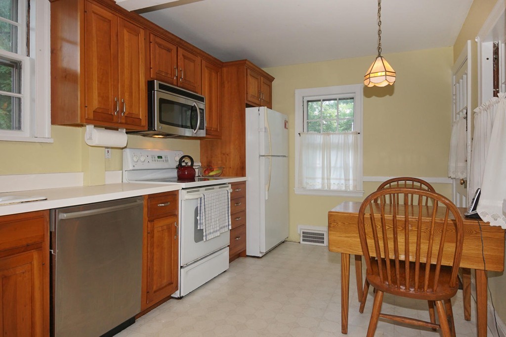 95 Craftsland Road Brookline, MA 02467 - Photo 8 of 27 Gallery Image 8