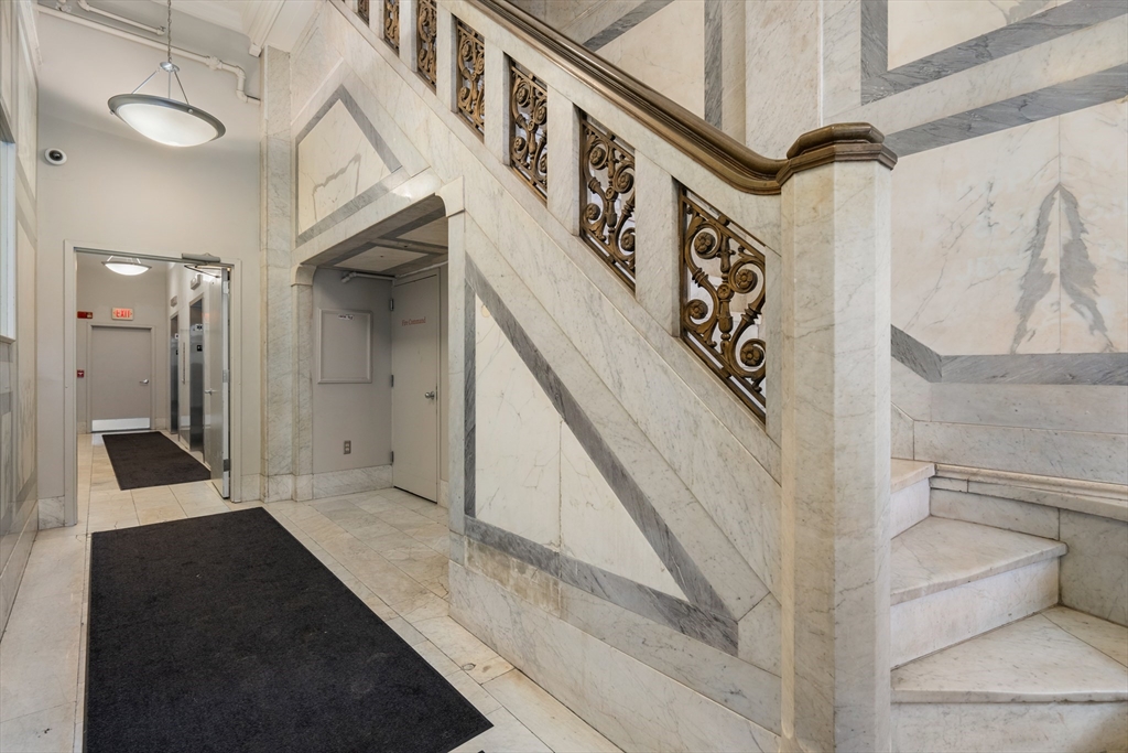 453 Washington Street, Unit 11B Boston, MA 02111 - Photo 26 of 30 a view of an entryway