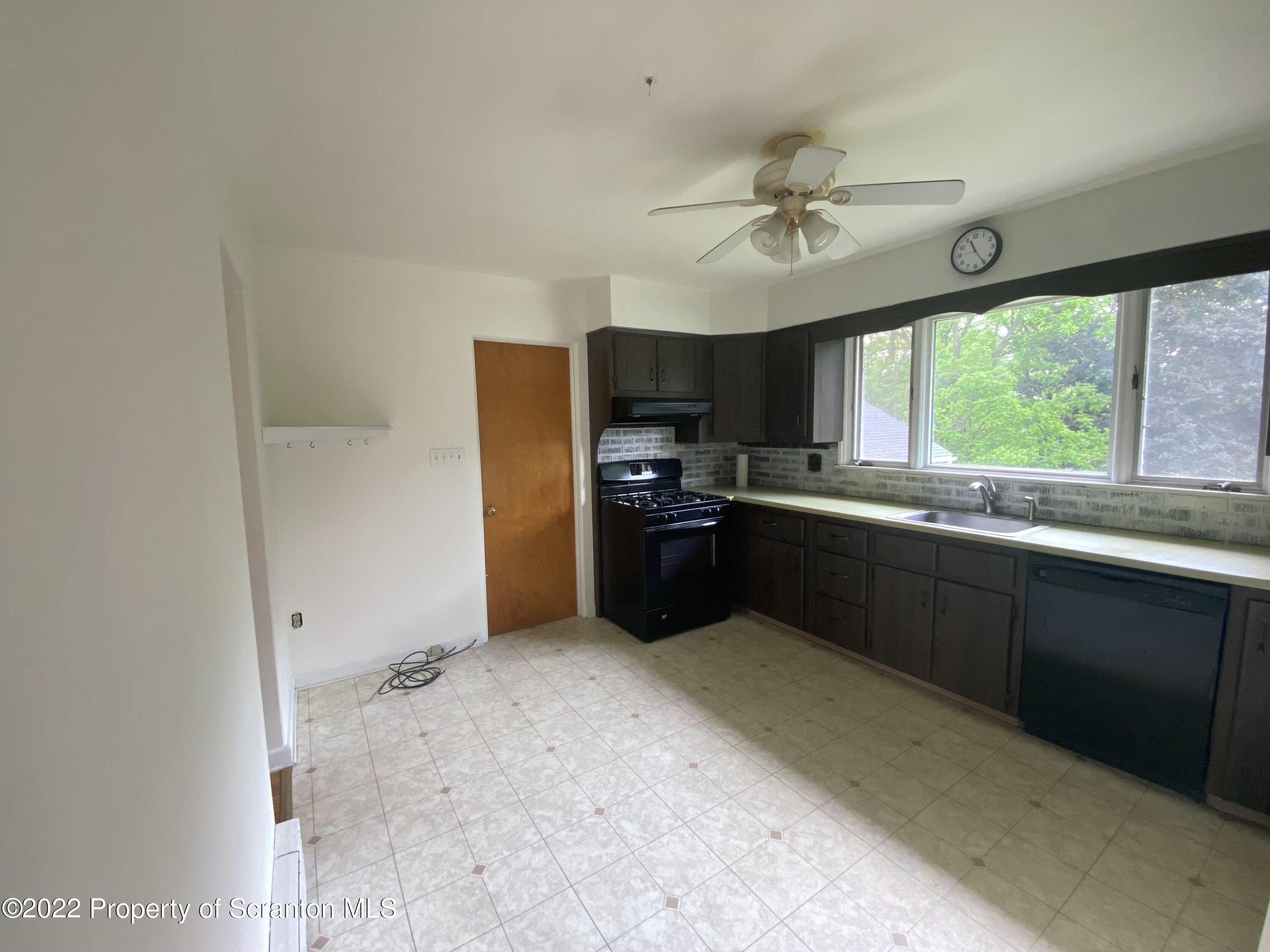 321 Knapp Road Clarks Summit, PA 18411 - Photo 6 of 26 Gallery Image 6