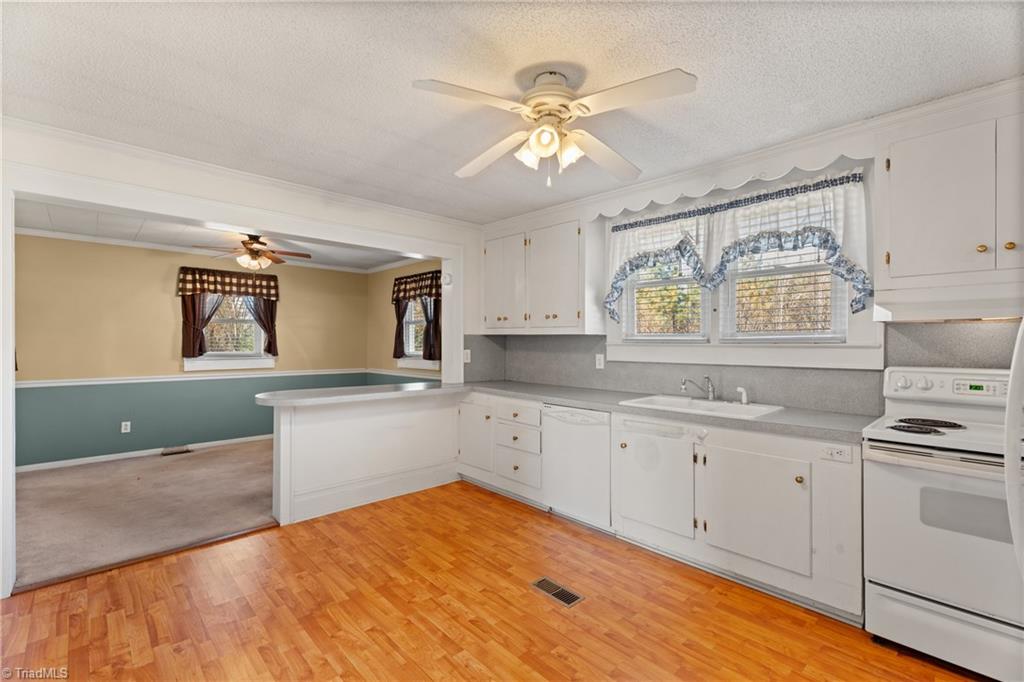 318 Collins Road Elkin, NC 28621 - Photo 13 of 33