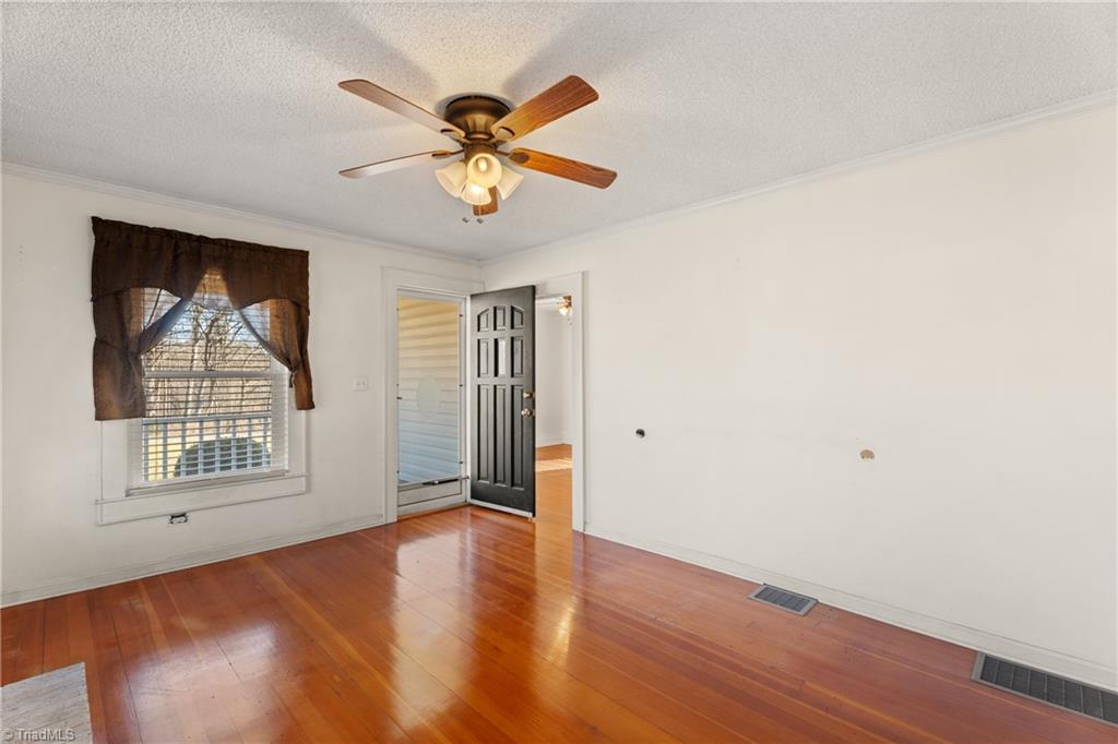 318 Collins Road Elkin, NC 28621 - Photo 8 of 33