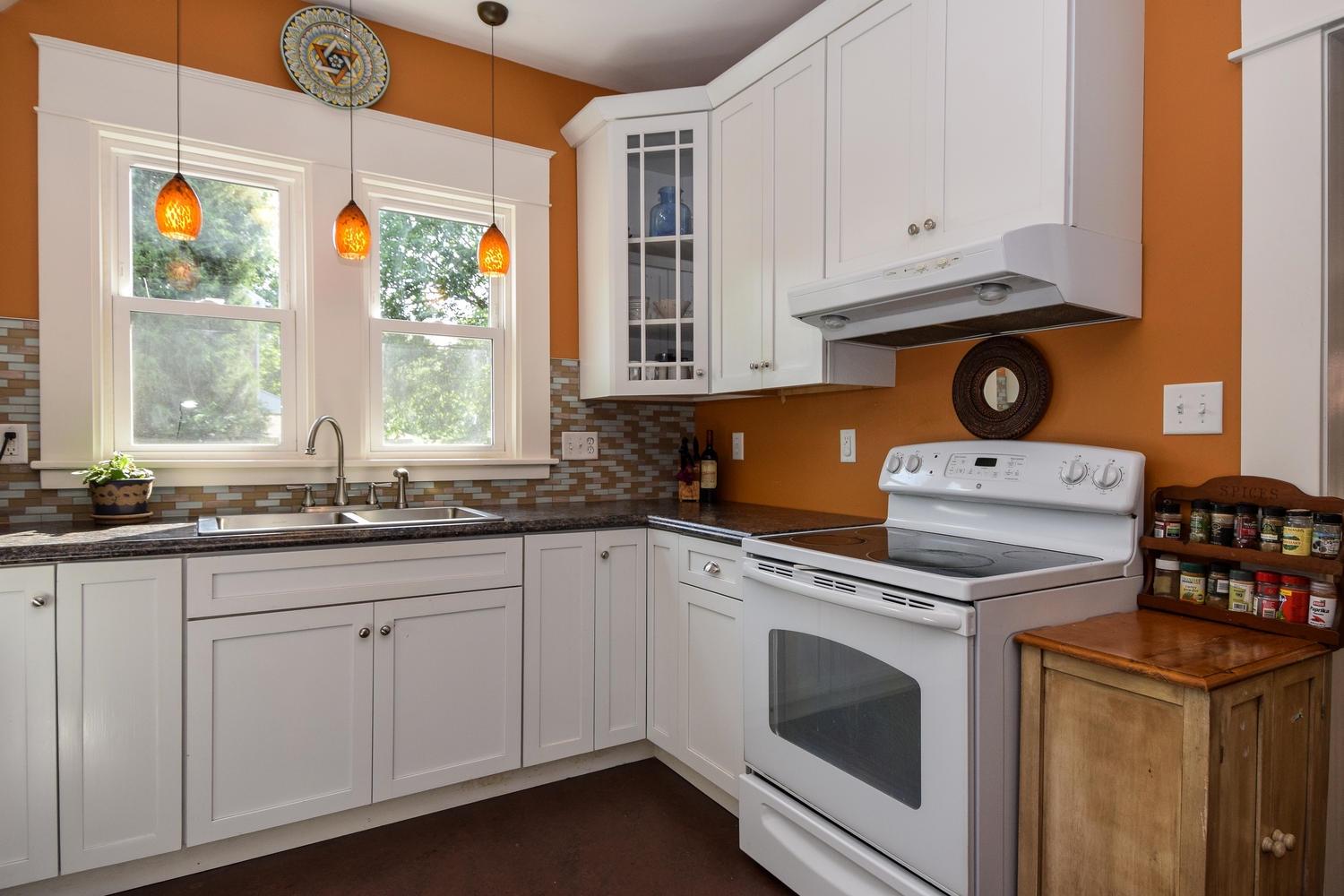 2617 Tillett Road Southwest Roanoke, VA 24015 - Photo 15 of 33 2617 Tillett Rd SW Roanoke VA-large-015-