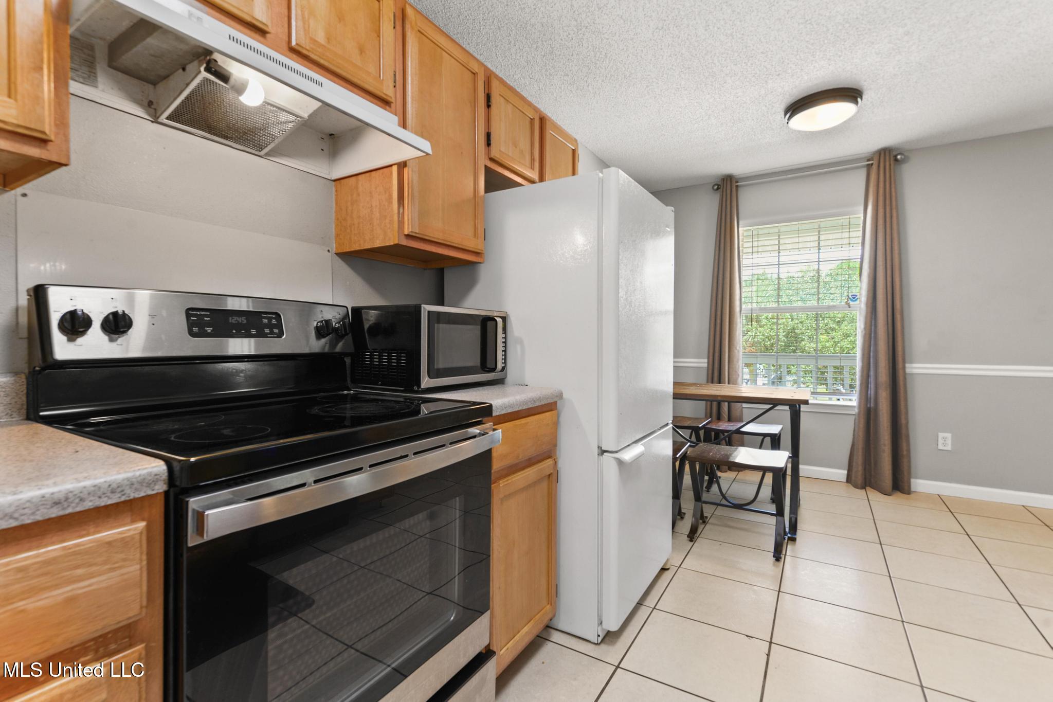 5080 Gautier Vancleave Road, Unit C11 Gautier, MS 39553 - Photo 9 of 21 008