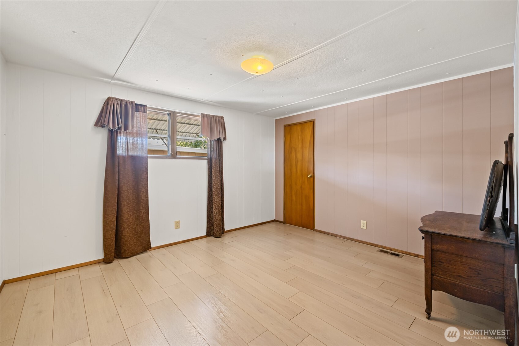 921 South 3rd Avenue, Unit 20 Sequim, WA 98382 - Photo 21 of 37 a view of an empty room with wooden floor and a window