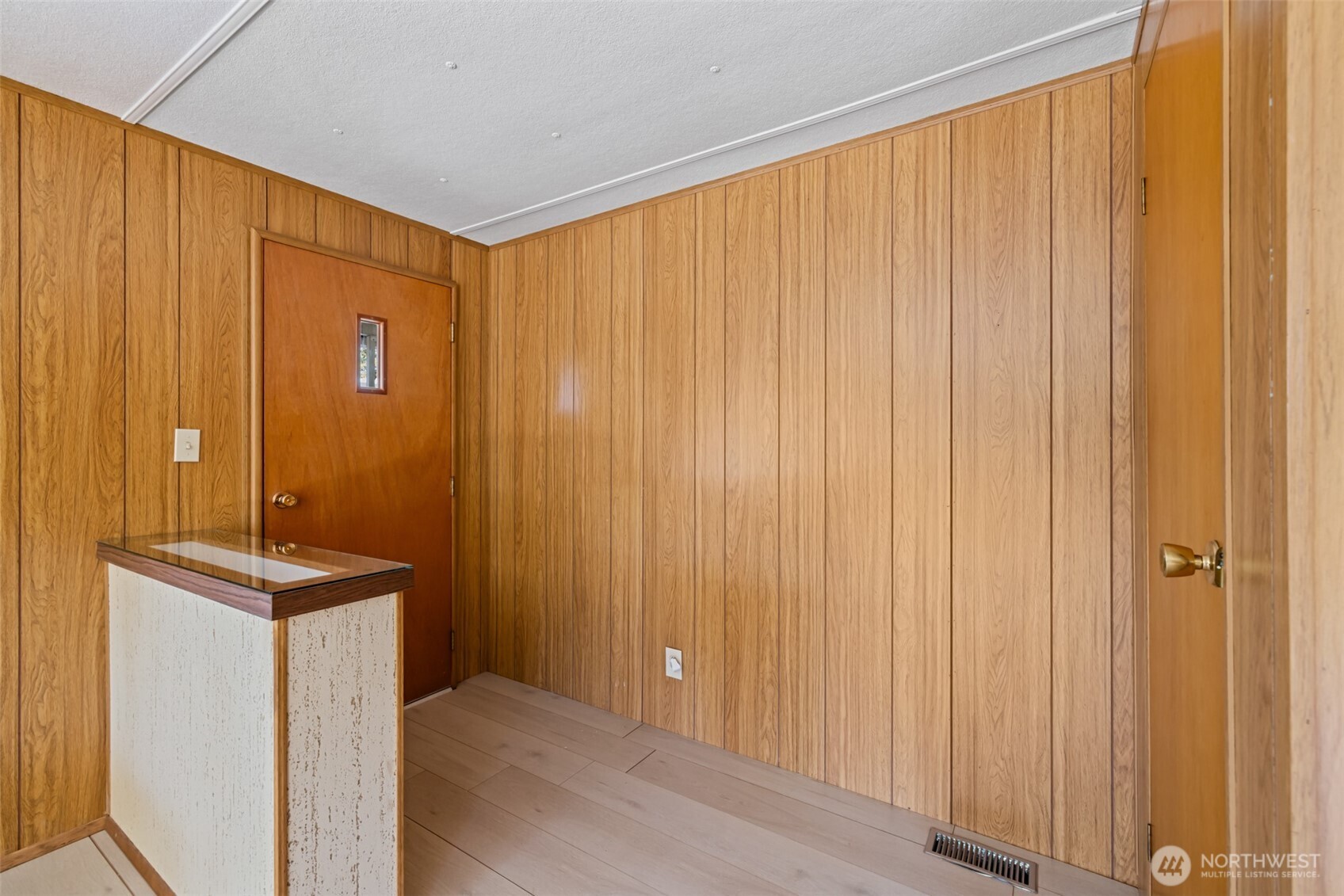 921 South 3rd Avenue, Unit 20 Sequim, WA 98382 - Photo 24 of 37 a bathroom with a sink and a mirror