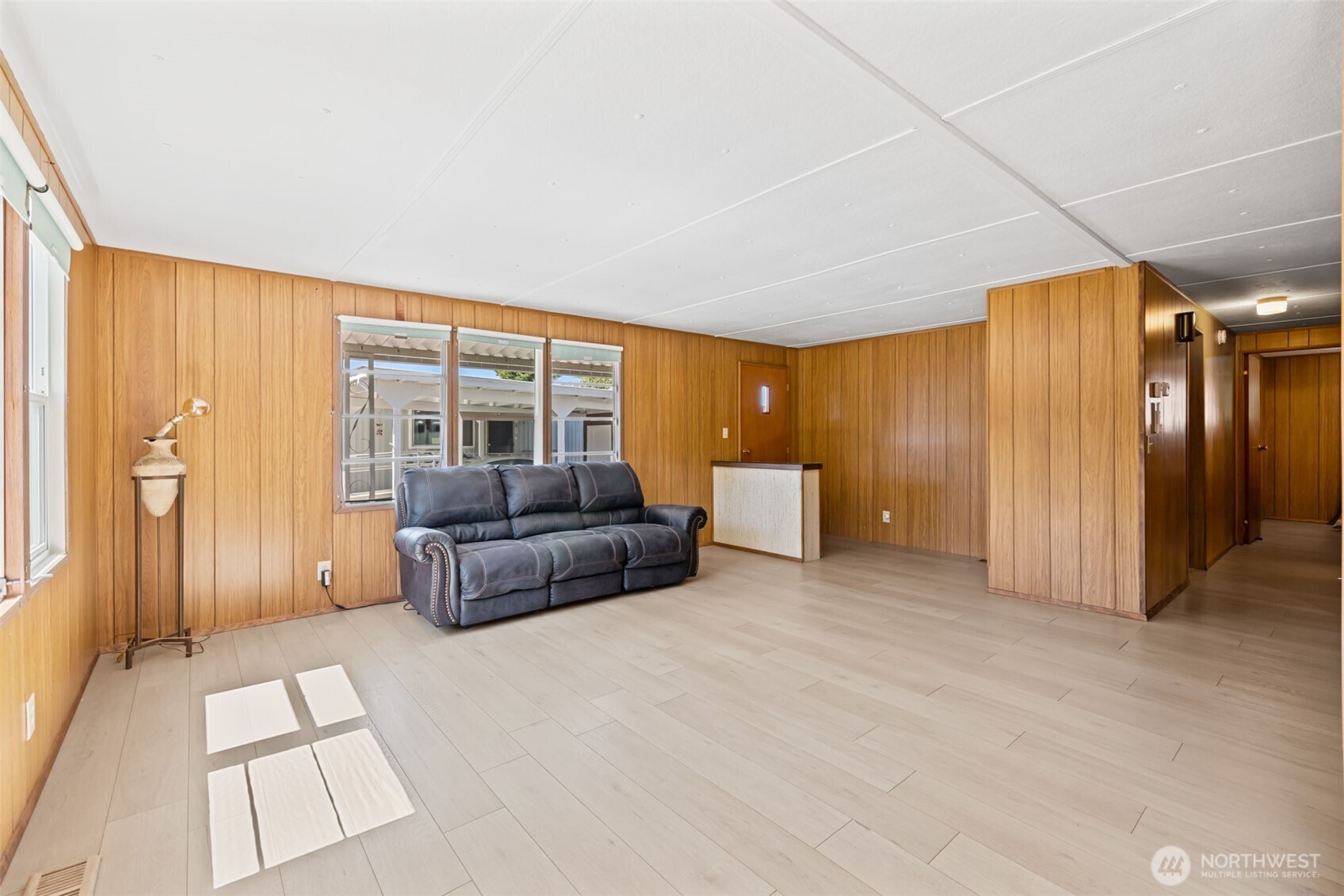 921 South 3rd Avenue, Unit 20 Sequim, WA 98382 - Photo 26 of 37 a living room with furniture and large windows