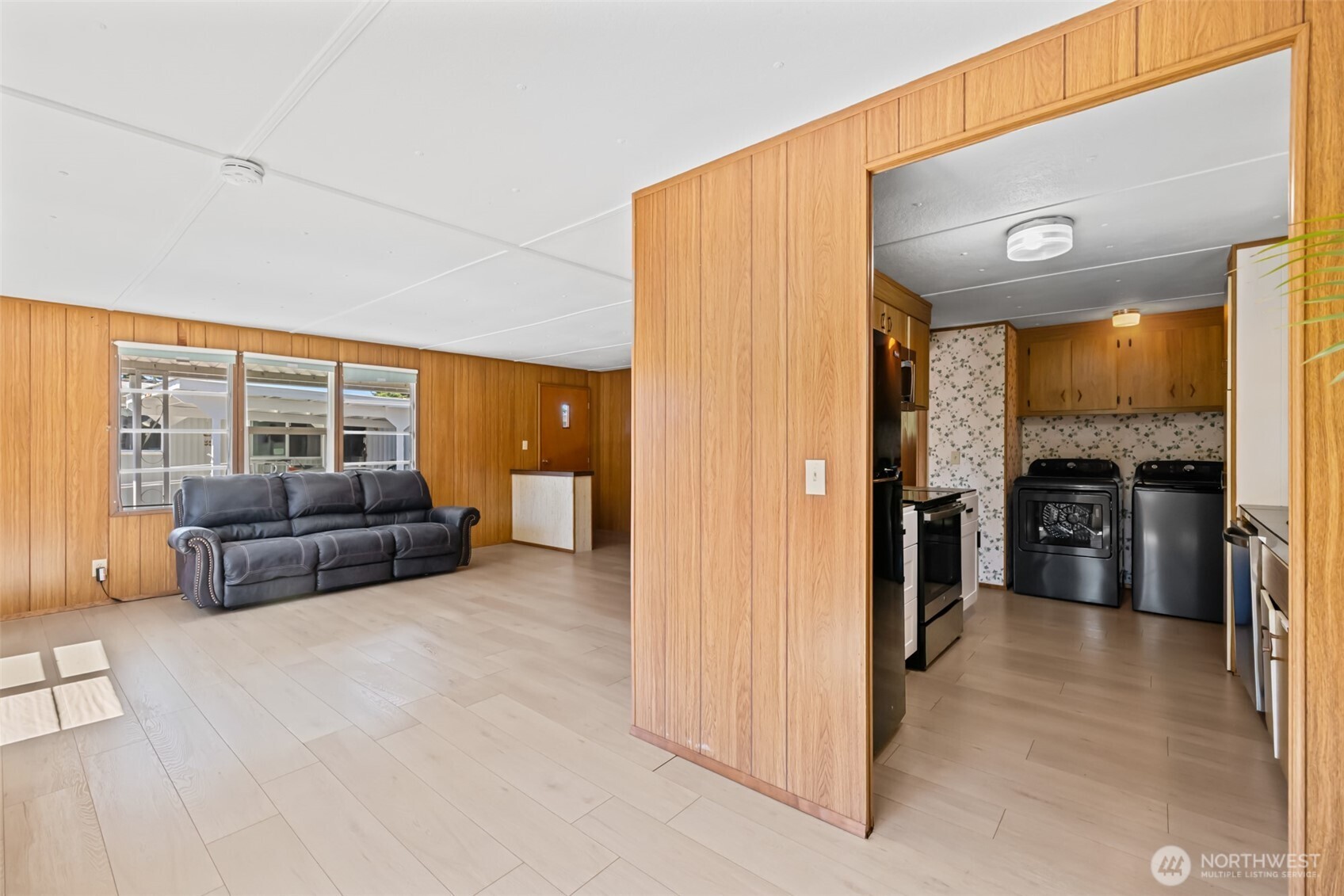 921 South 3rd Avenue, Unit 20 Sequim, WA 98382 - Photo 31 of 37 a living room with furniture and a flat screen tv