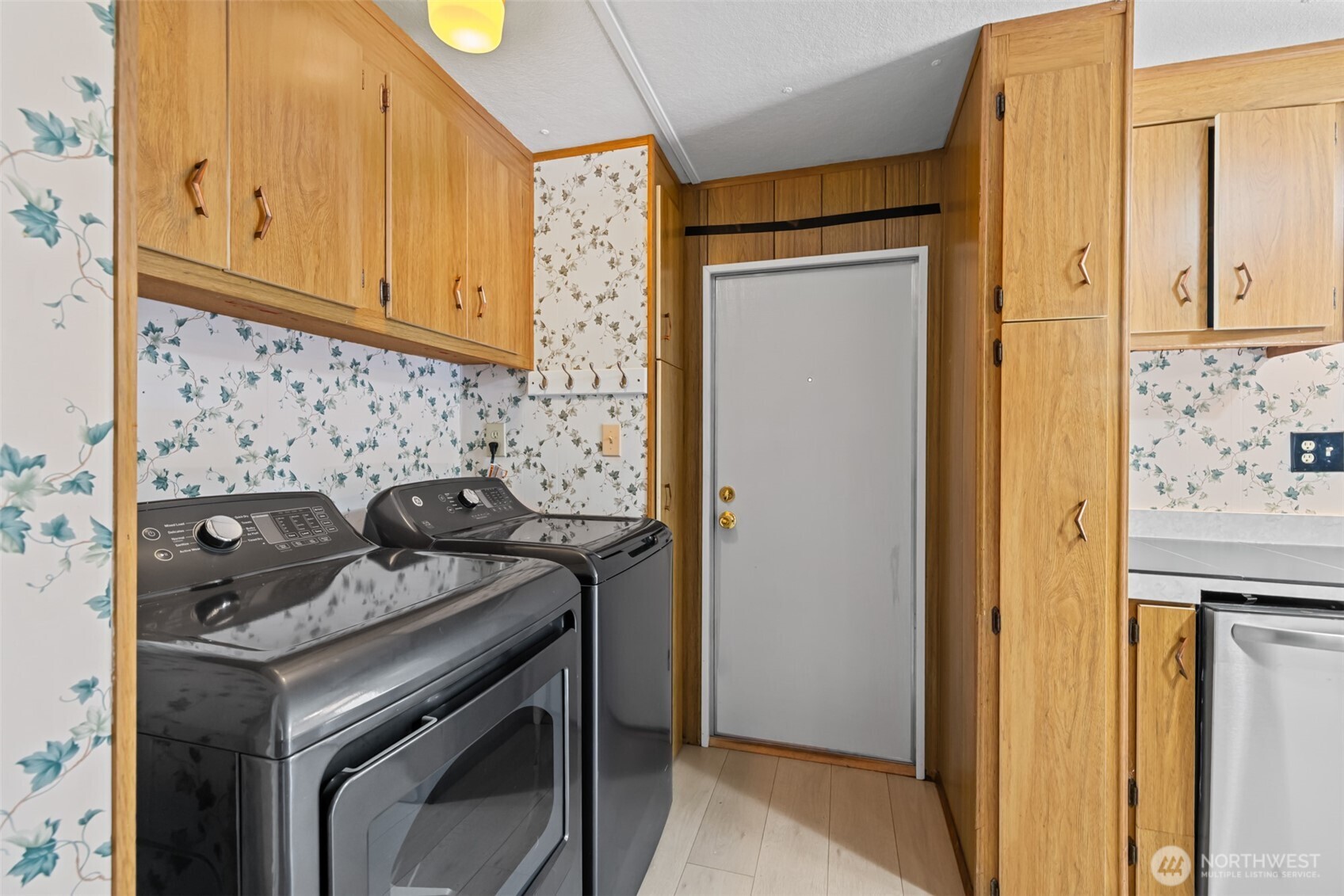921 South 3rd Avenue, Unit 20 Sequim, WA 98382 - Photo 36 of 37 a kitchen with stainless steel appliances granite countertop a stove and a refrigerator