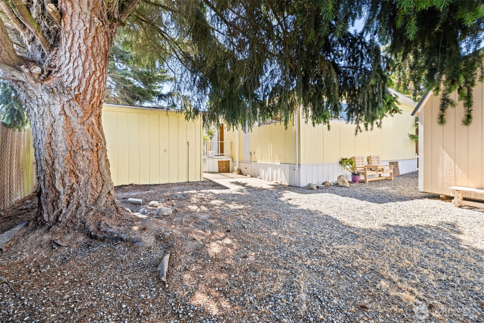 921 South 3rd Avenue, Unit 20 Sequim, WA 98382 - Photo 6 of 37 a view of a backyard of the house