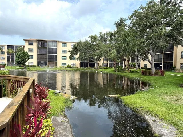 $135,000 | 435 30th Avenue West, Unit D303, Bradenton, FL 34205