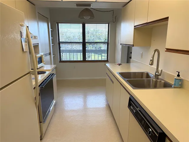 $135,000 | 435 30th Avenue West, Unit D303, Bradenton, FL 34205