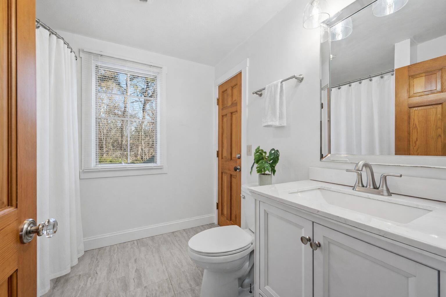 578 Huckins Neck Road Centerville, MA 02632 - Photo 19 of 51 Modern bathroom with natural light