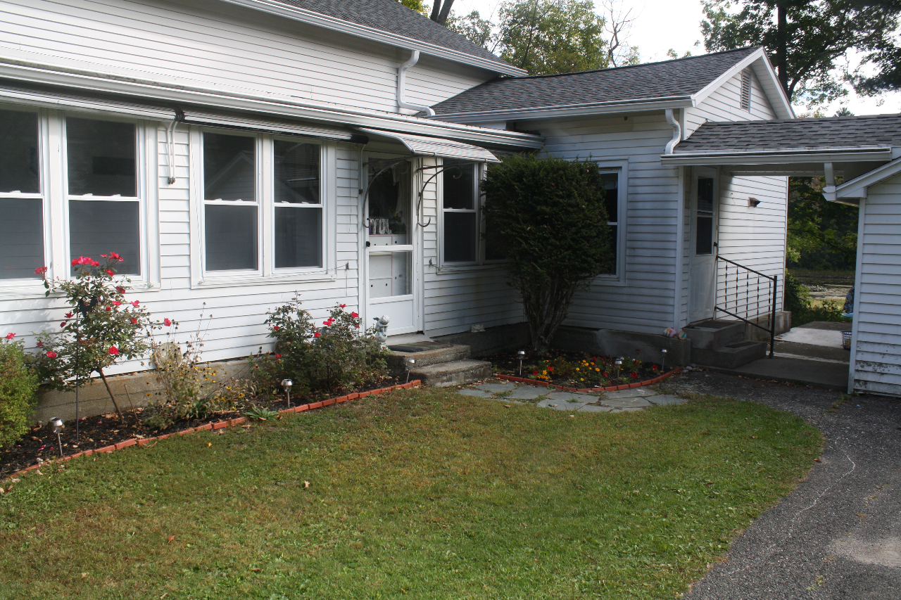 13 Glendale Road Stockbridge, MA 01262 - Photo 2 of 10 front view of a house with a yard