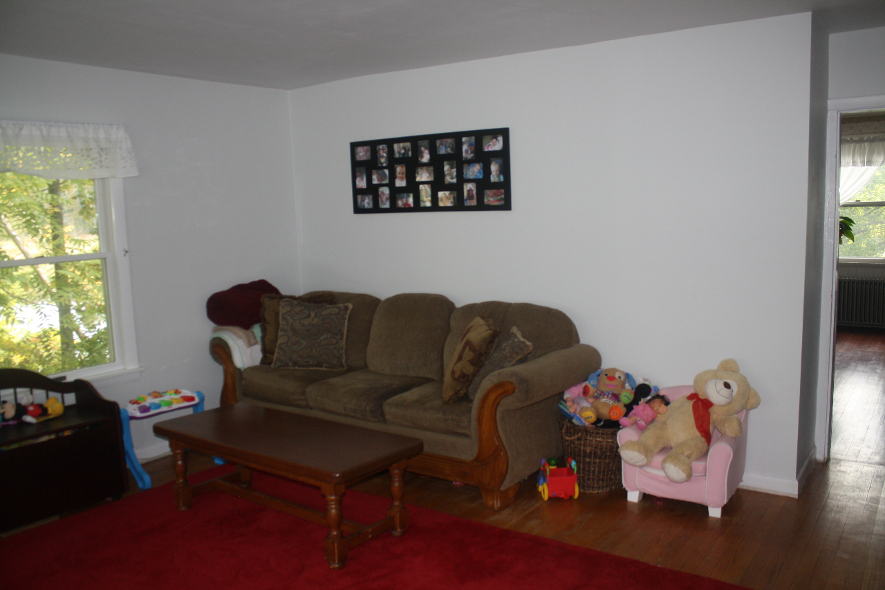 13 Glendale Road Stockbridge, MA 01262 - Photo 8 of 10 a living room with furniture and a window