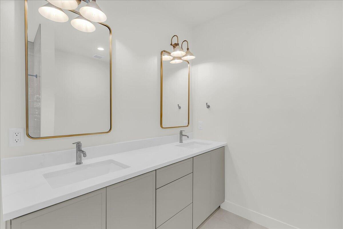 2072 South Pony Way Washington, UT 84780 - Photo 34 of 61 Guest Bathroom 4