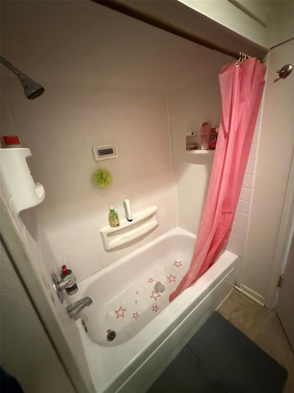 508 North Boundary Street Burnet, TX 78611 - Photo 20 of 20 a bathroom with a bathtub and sink