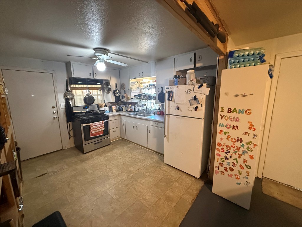 508 North Boundary Street Burnet, TX 78611 - Photo 5 of 20 a kitchen with granite countertop a refrigerator stove and sink