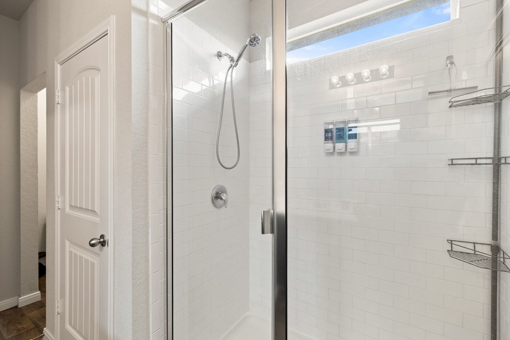 204 Rochester Lane Hutto, TX 78634 - Photo 24 of 40 Full bathroom with a stall shower