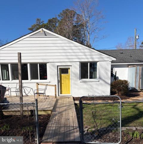 239 Lane Road Reedville, VA 22539 - Photo 34 of 43 Charming home with a sunny yellow door.