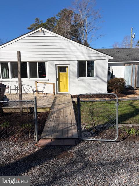 239 Lane Road Reedville, VA 22539 - Photo 35 of 43 Charming home with a sunny yellow door.