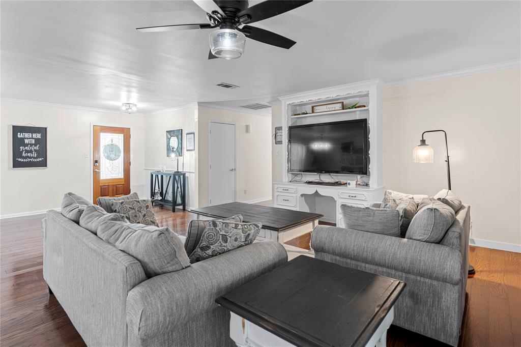 1210 VZ County Road Canton, TX 75103 - Photo 20 of 29 a living room with furniture and a flat screen tv
