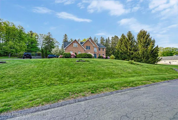 $814,900 | 20 Misty Lane, Clarks Summit, PA 18411