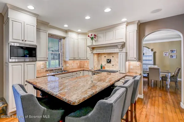 $814,900 | 20 Misty Lane, Clarks Summit, PA 18411