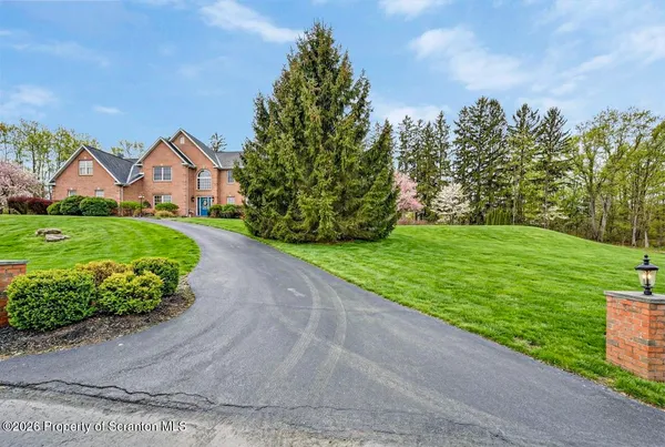 $814,900 | 20 Misty Lane, Clarks Summit, PA 18411
