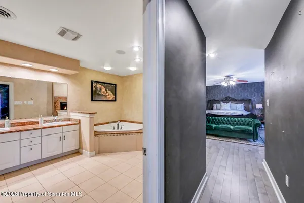 $814,900 | 20 Misty Lane, Clarks Summit, PA 18411