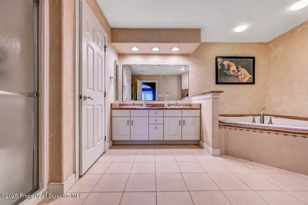 $814,900 | 20 Misty Lane, Clarks Summit, PA 18411