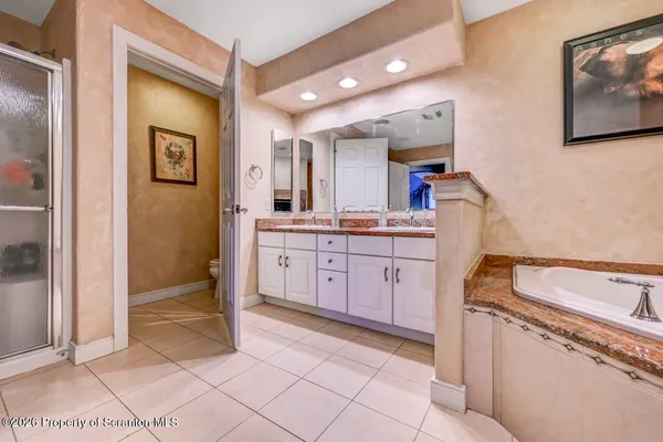 $814,900 | 20 Misty Lane, Clarks Summit, PA 18411