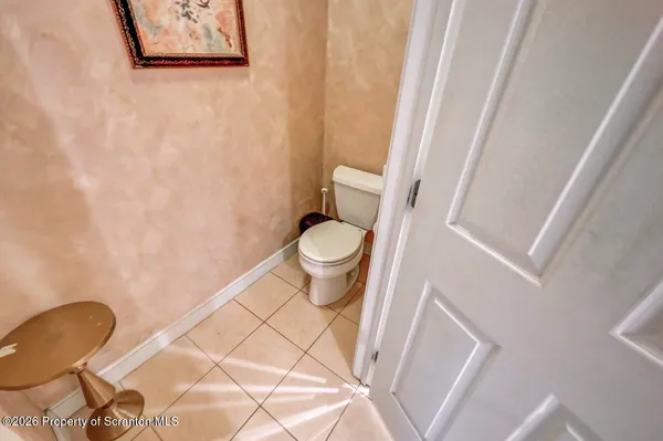 $814,900 | 20 Misty Lane, Clarks Summit, PA 18411