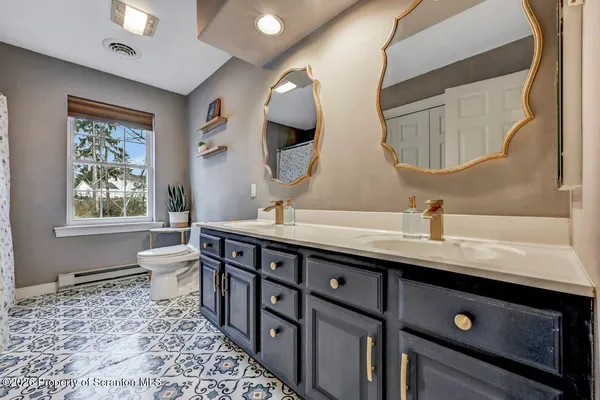 $814,900 | 20 Misty Lane, Clarks Summit, PA 18411