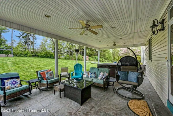 $814,900 | 20 Misty Lane, Clarks Summit, PA 18411