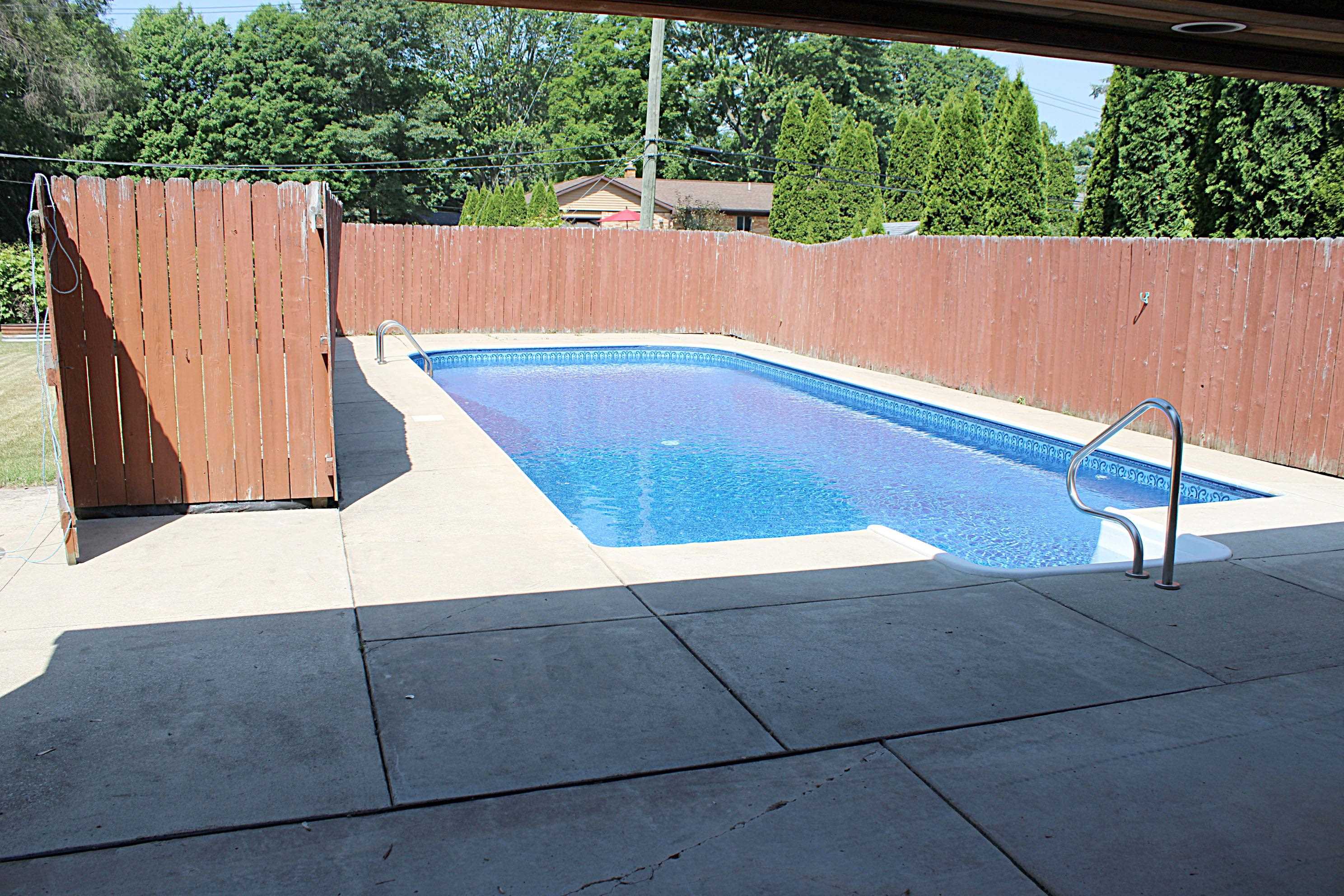 48501 East Ranch Drive New Baltimore, MI 48051 - Photo 8 of 34 50178739-3bdc9258-85c7-480b-8dad-081e43e3202f.JPG