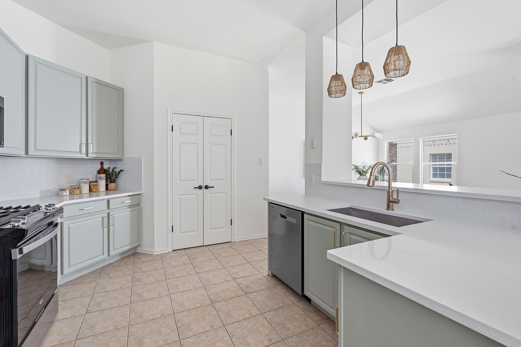 7013 Wandering Oak Road Austin, TX 78749 - Photo 9 of 22 Gallery Image 9