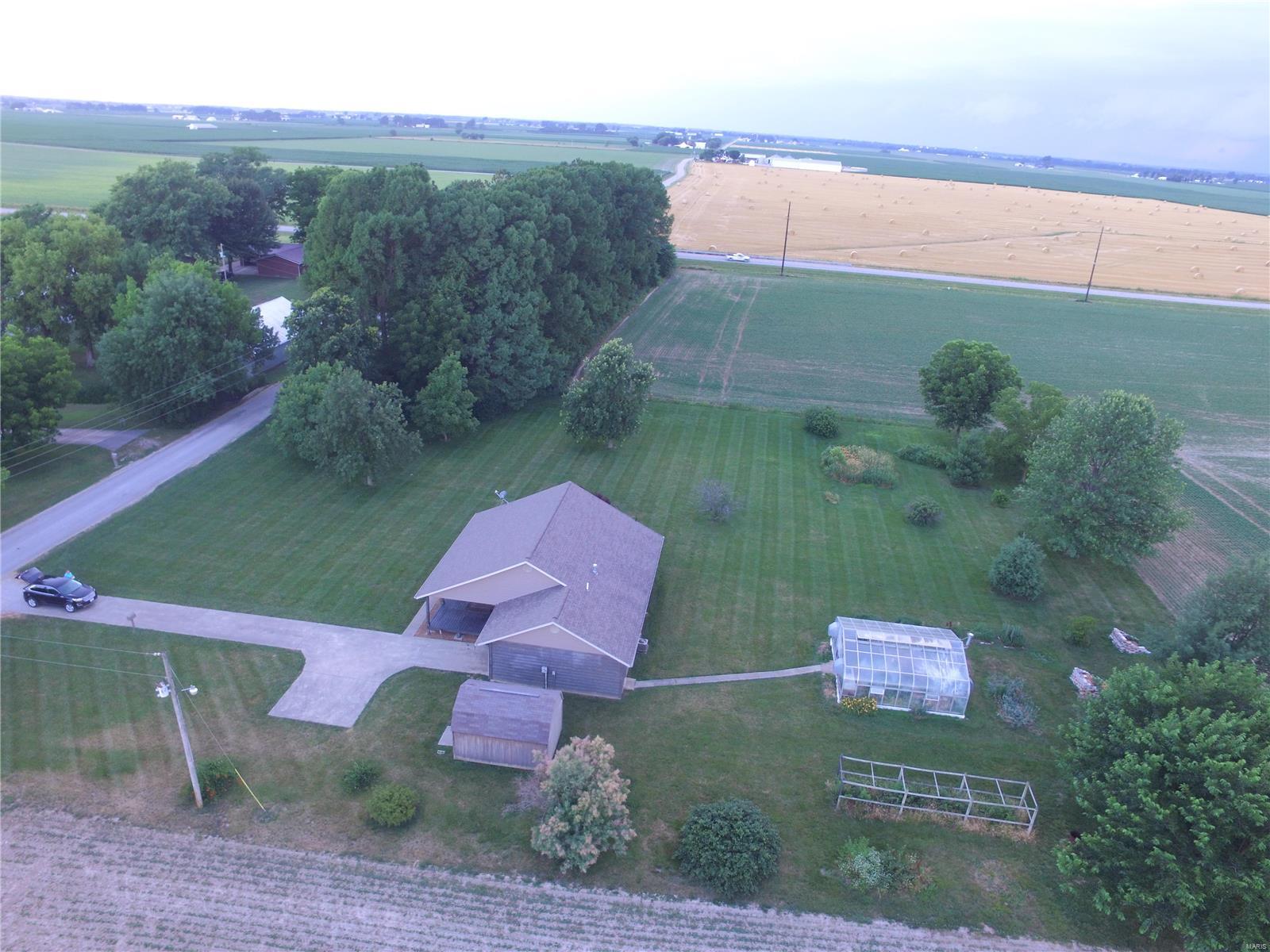 9101 Breese Road Breese, IL 62230 - Photo 4 of 33