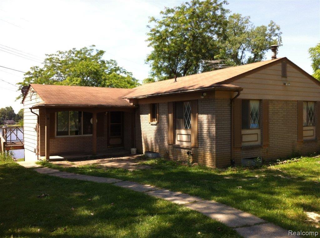 2533 Rubbins Road Howell, MI 48843 - Photo 5 of 19 IMG_1221.JPG