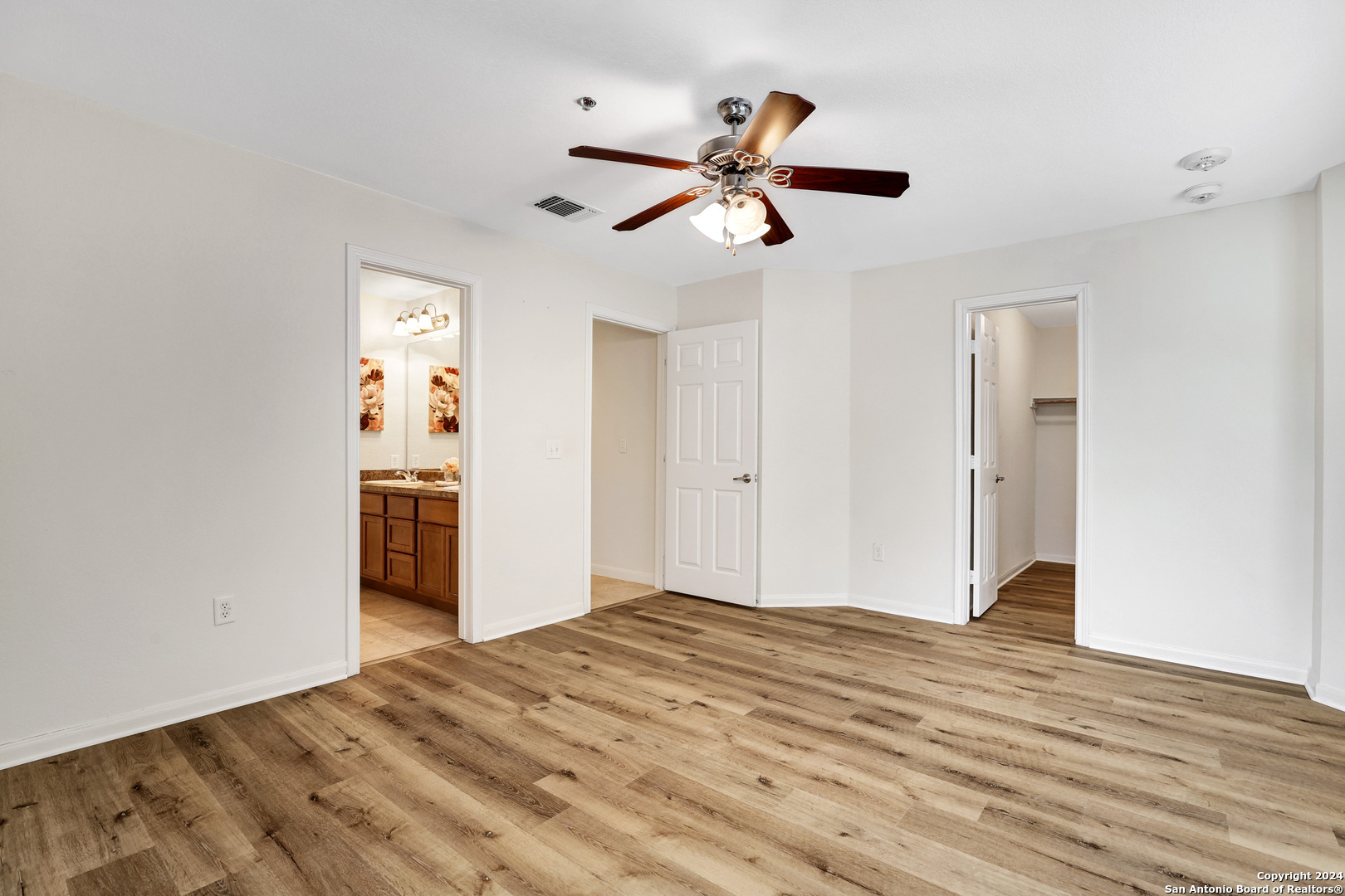 7323 Snowden Road, Unit 3108 San Antonio, TX 78240 - Photo 22 of 34 a view of a livingroom with a workspace